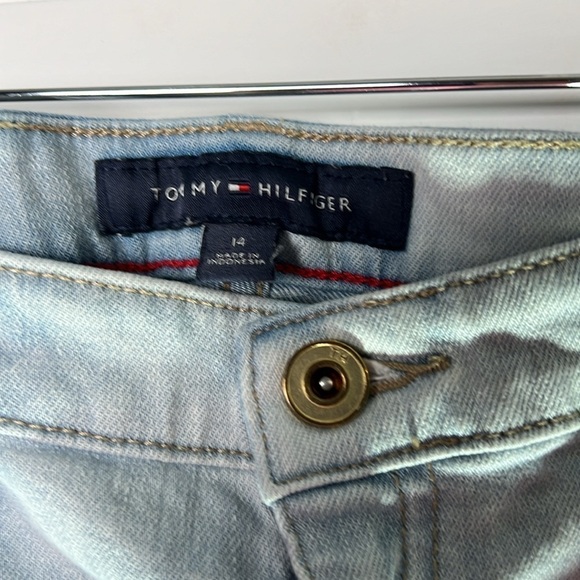 Tommy Hilfiger shorts Jean with logo size 14 inseam 5”. A260 - Picture 2 of 3